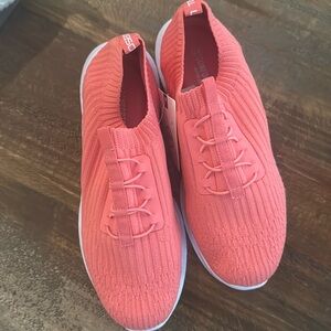 TIOSEBON Women's Slip On Walking Lightweight Sneakers Size 11 US, 42 NWT DK PINK